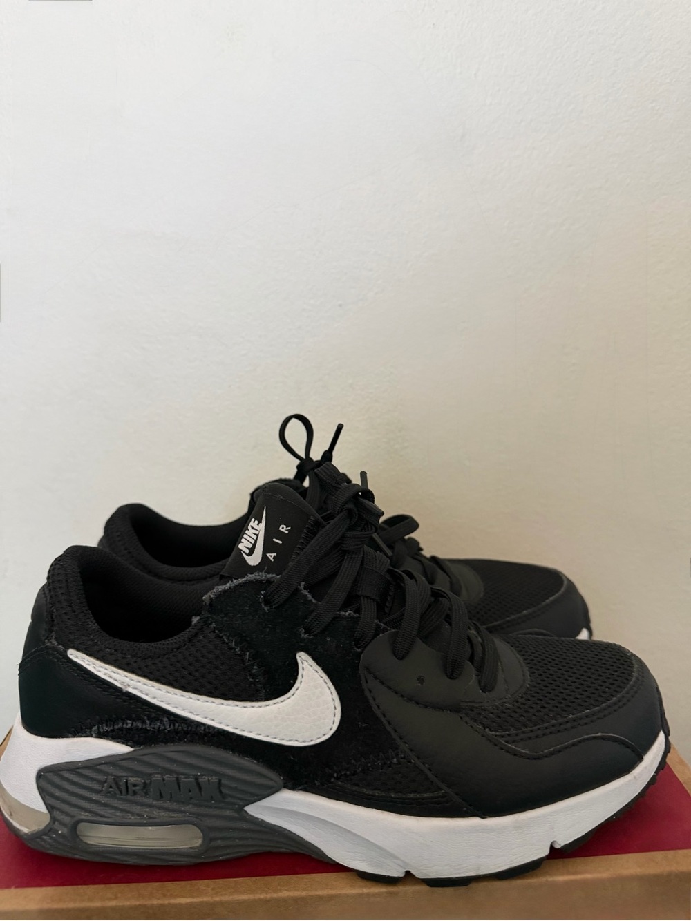 Nike Women’s Black and White Air Max Style Sneakers